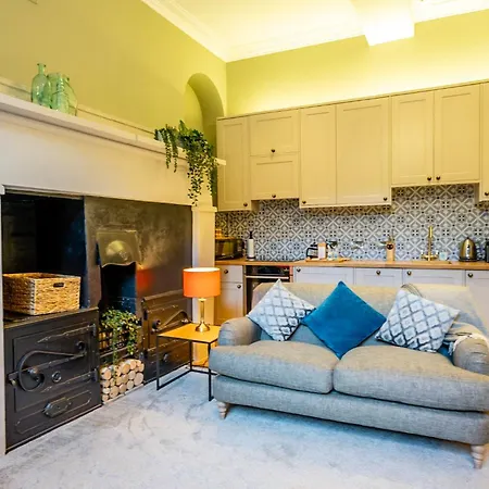 2 Rowntree House Apartment *