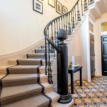 2 Rowntree House Apartment *