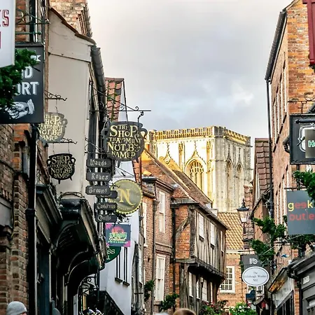 Appartement 2 Rowntree House *